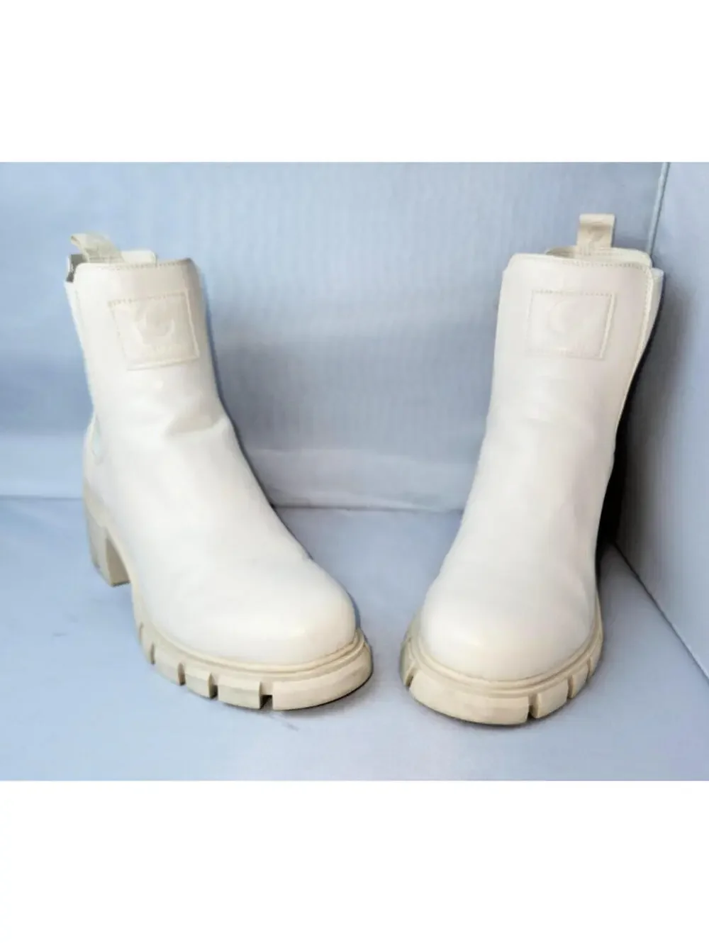 Gogo GBG White Chunky Chelsea Ankle Boots Size 8.5